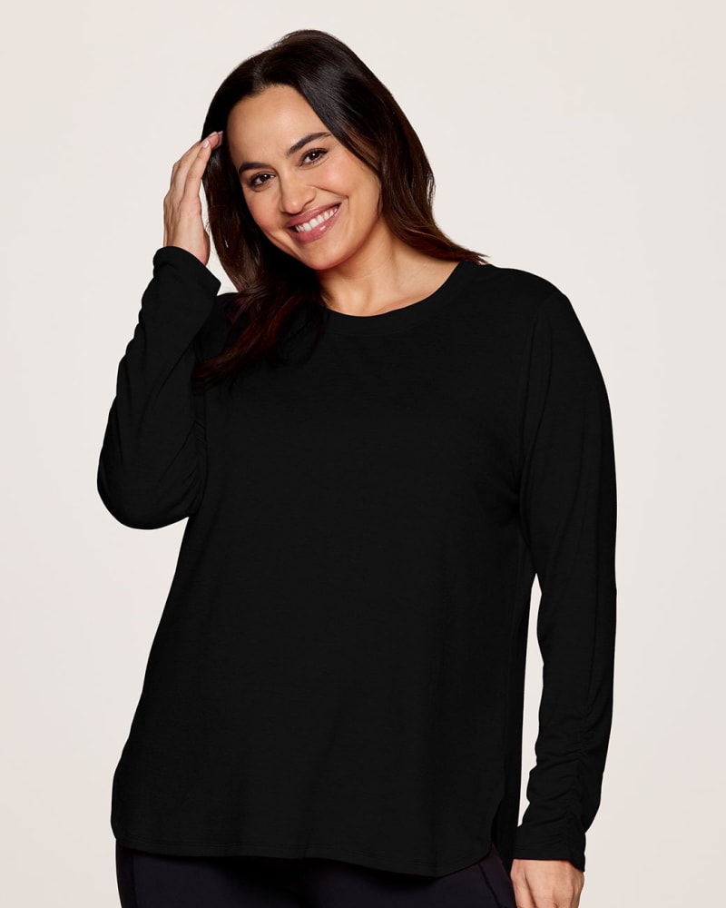 Front of a model wearing a size 2X Plus No Sweat Pullover in Black by RBX Active. | dia_product_style_image_id:348461